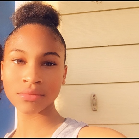 Meet your Posher, Ariel - Picture 1 of 1